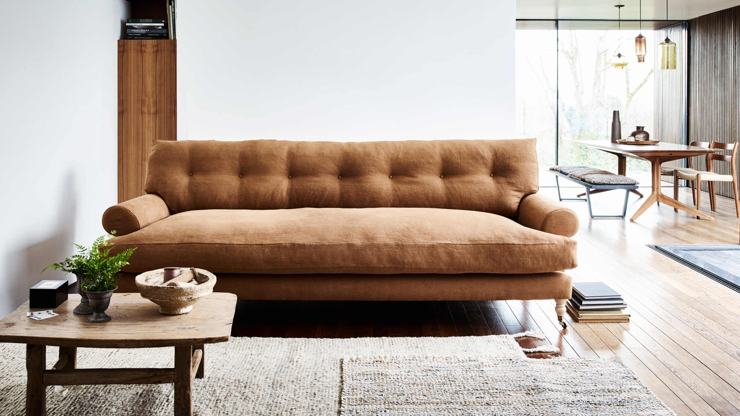 5 Ways to Style a Rented Sofa in Your Living Room