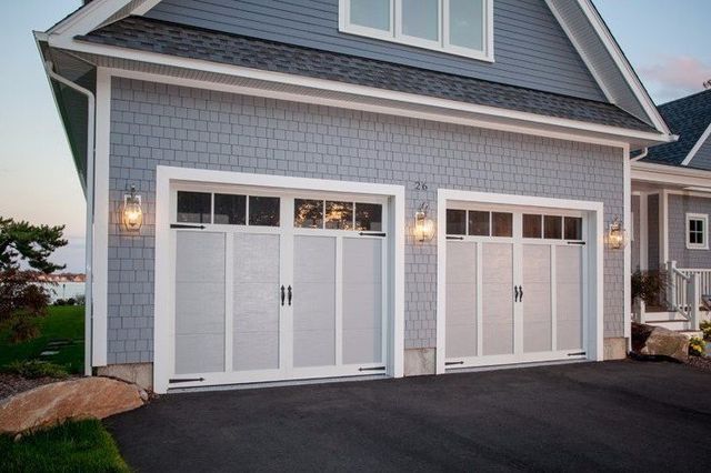 5 Helpful Tips When Hiring A Garage Door Repair Company